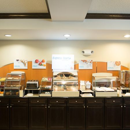 Holiday Inn Express & Suites Northwood By Ihg Silver Lake Buitenkant foto