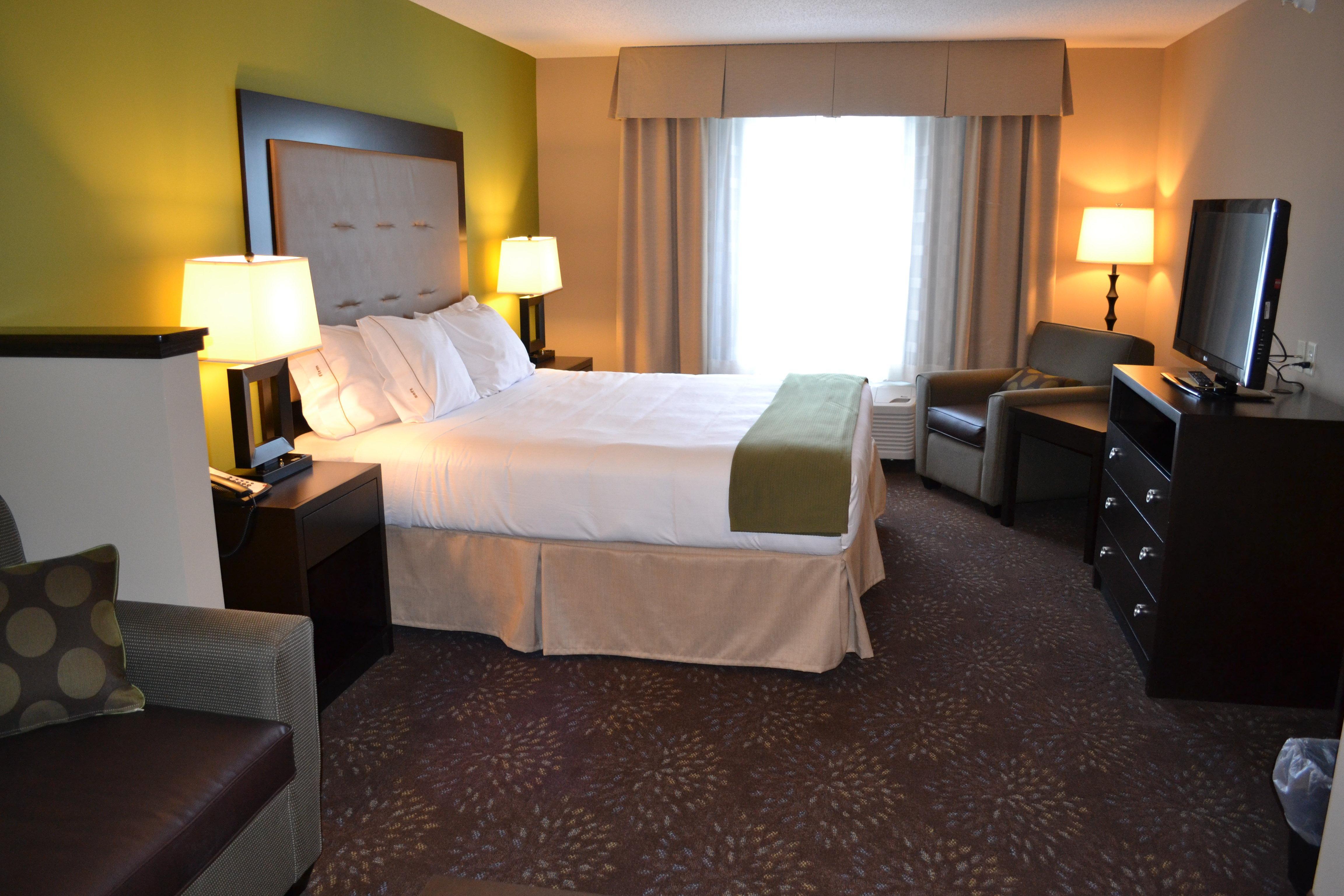 Holiday Inn Express & Suites Northwood By Ihg Silver Lake Buitenkant foto