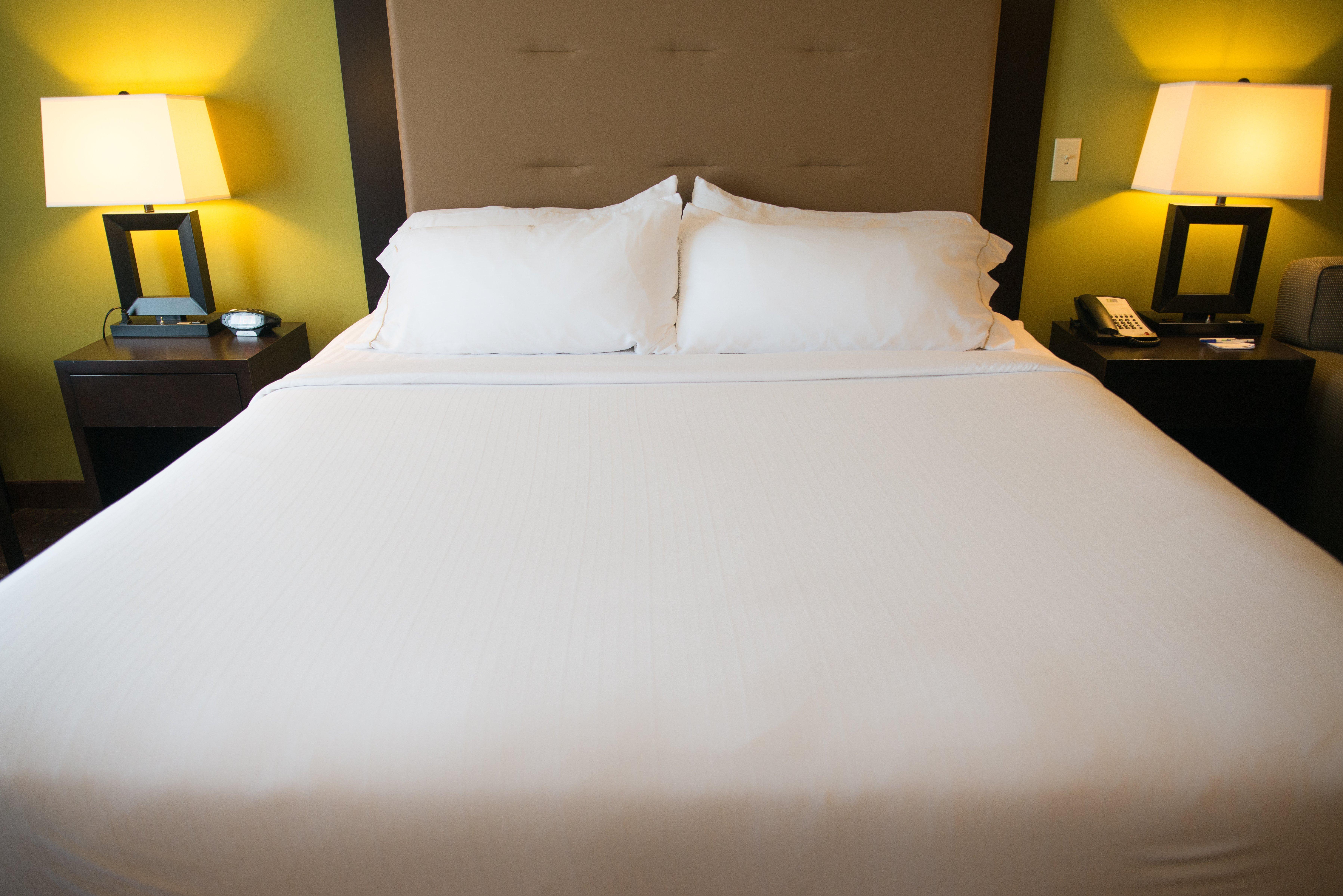 Holiday Inn Express & Suites Northwood By Ihg Silver Lake Buitenkant foto