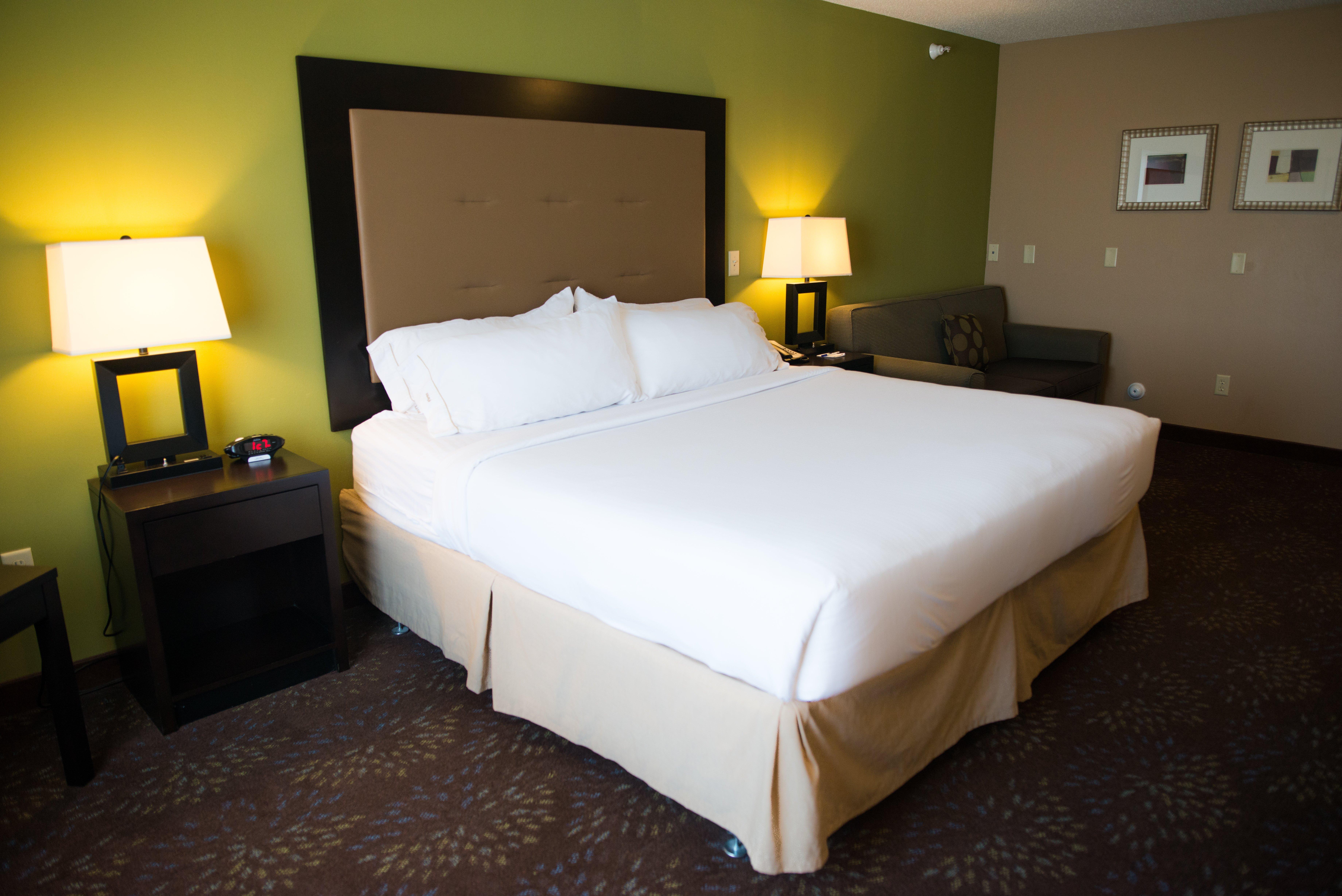 Holiday Inn Express & Suites Northwood By Ihg Silver Lake Buitenkant foto