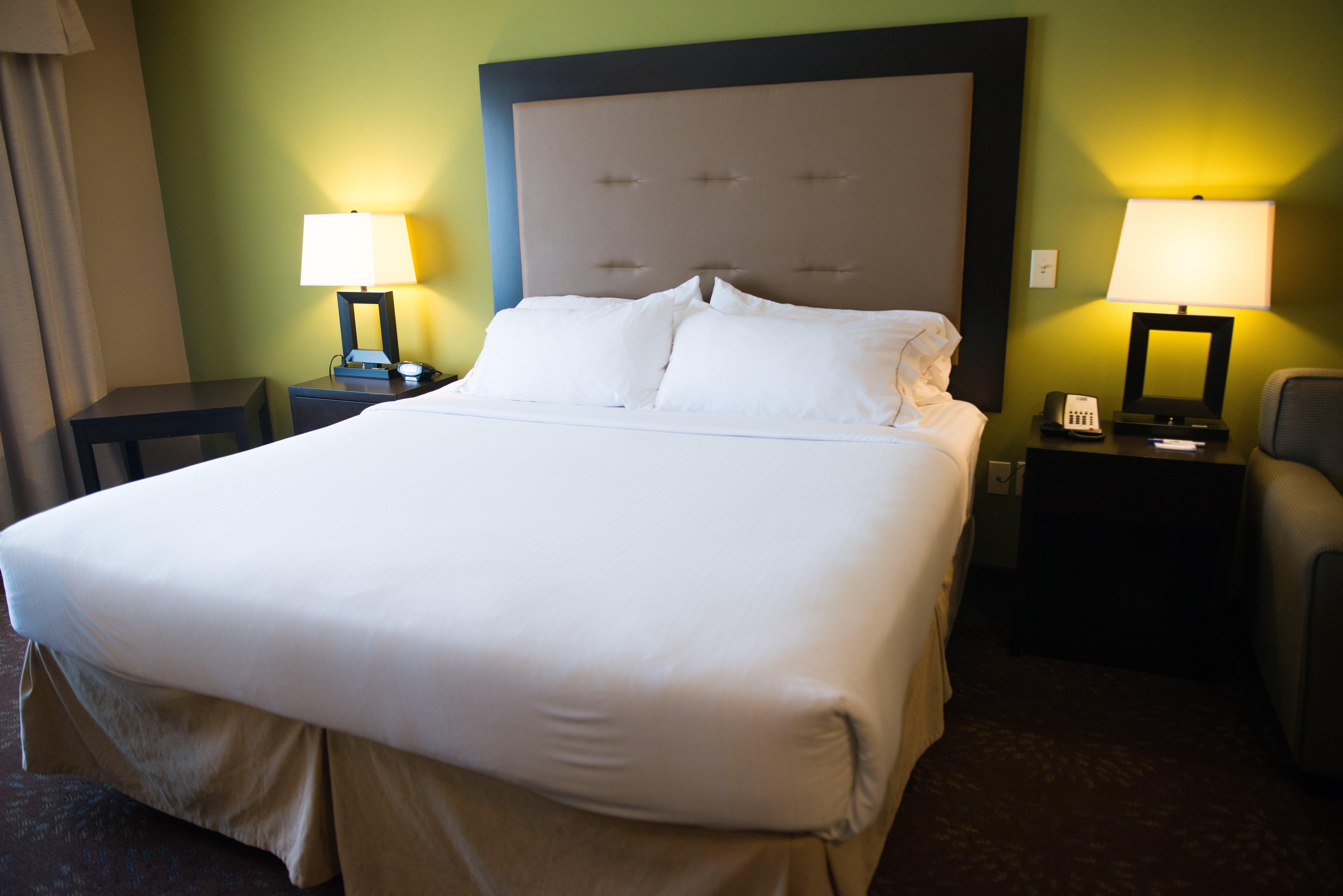 Holiday Inn Express & Suites Northwood By Ihg Silver Lake Buitenkant foto
