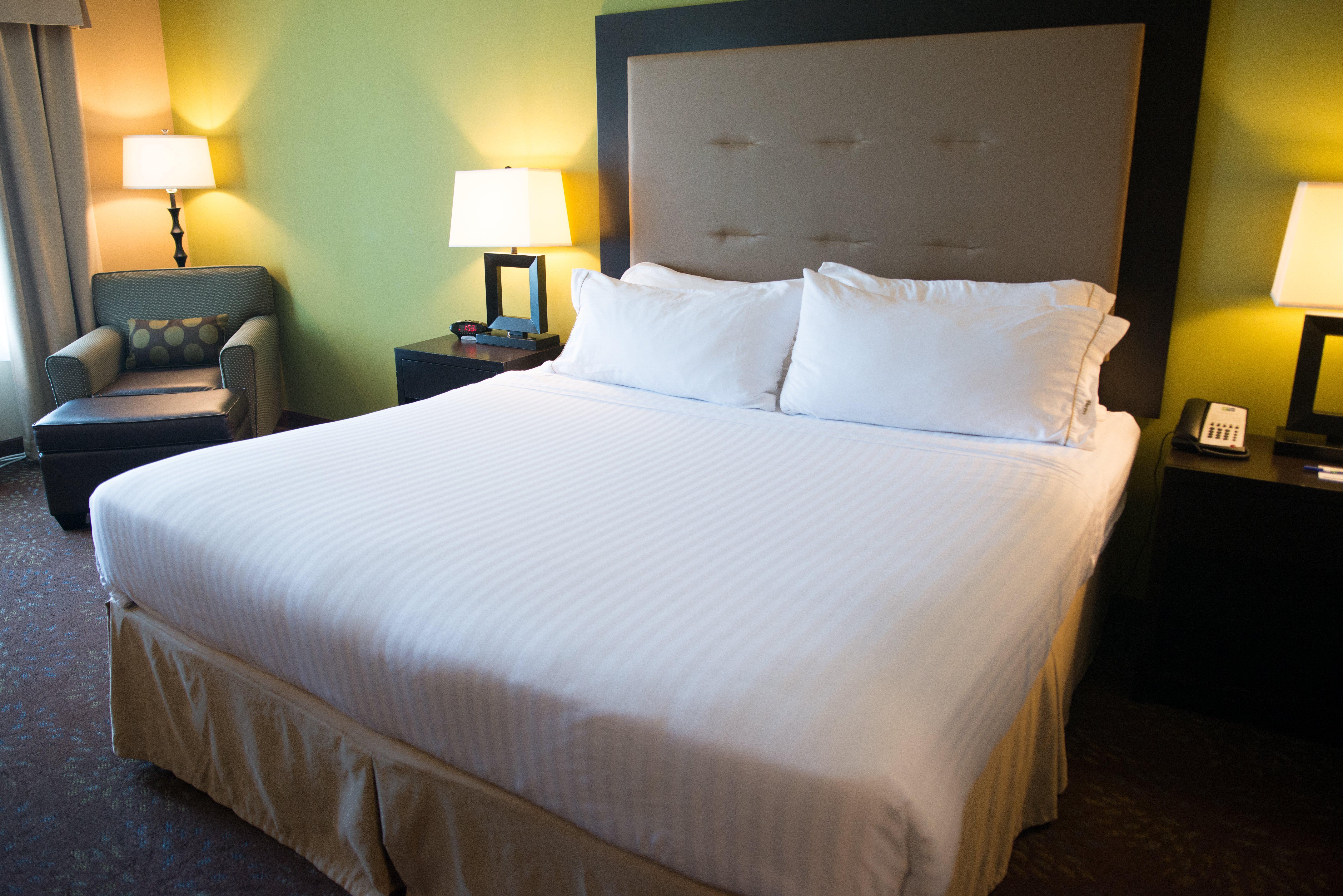 Holiday Inn Express & Suites Northwood By Ihg Silver Lake Buitenkant foto