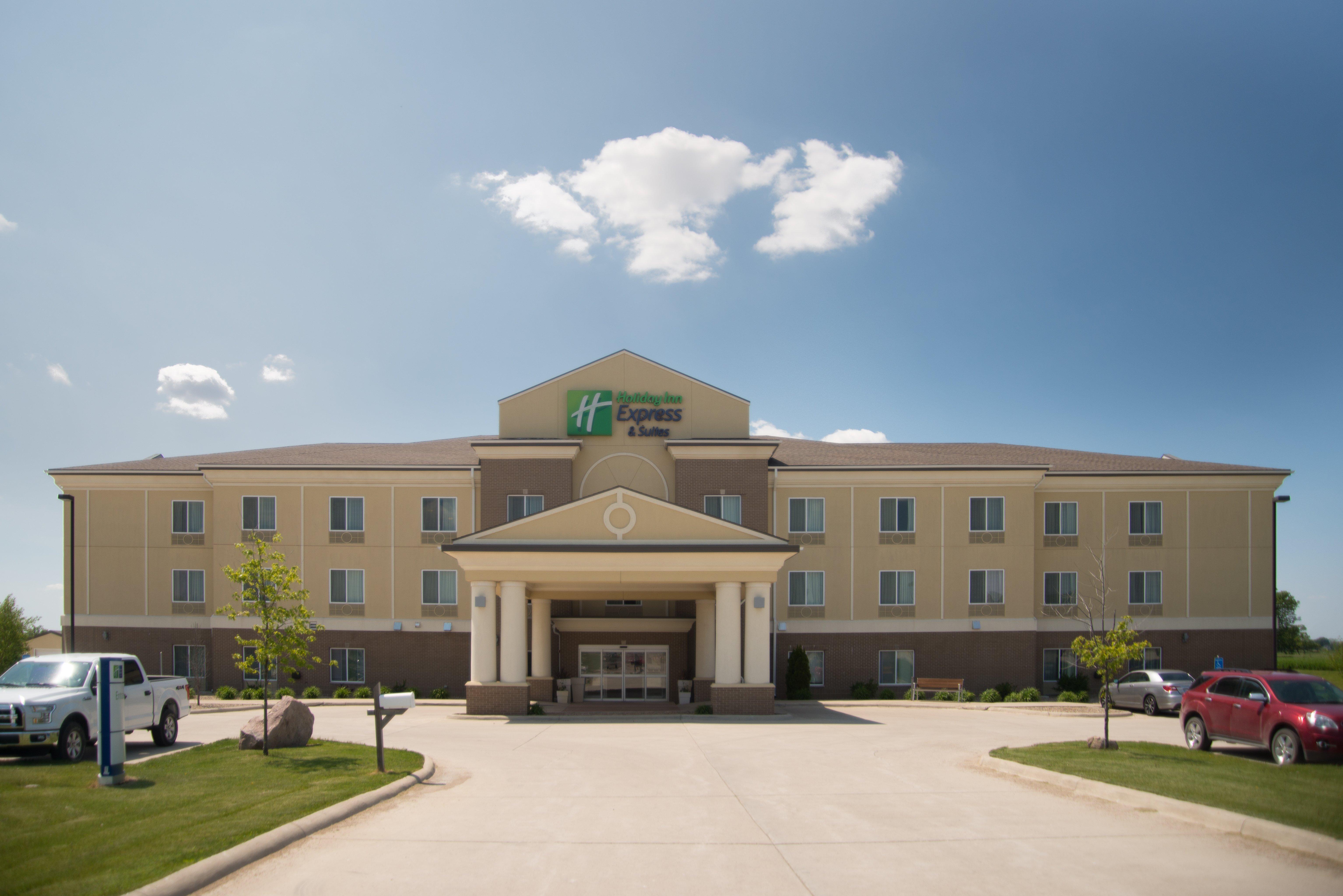 Holiday Inn Express & Suites Northwood By Ihg Silver Lake Buitenkant foto