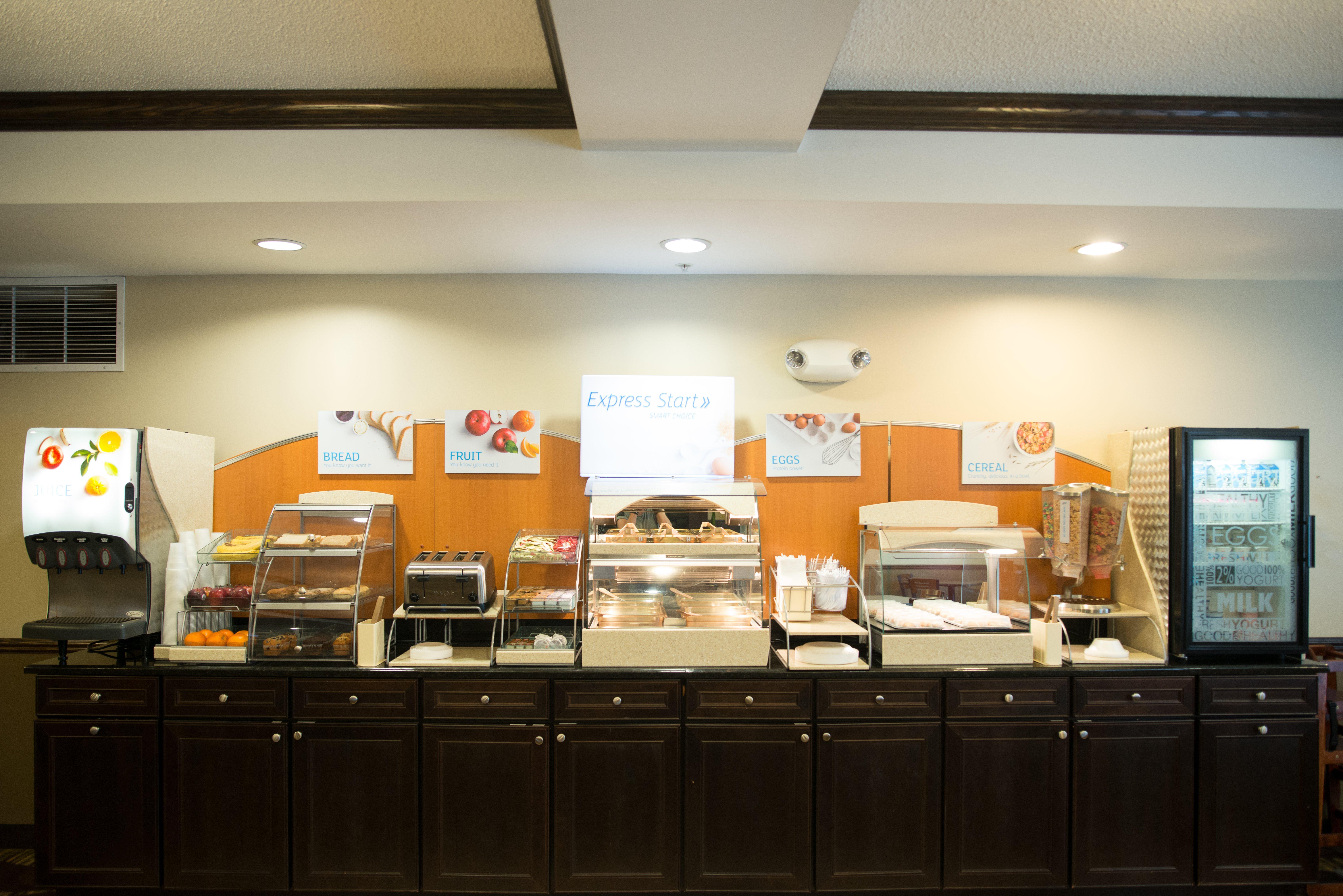 Holiday Inn Express & Suites Northwood By Ihg Silver Lake Buitenkant foto
