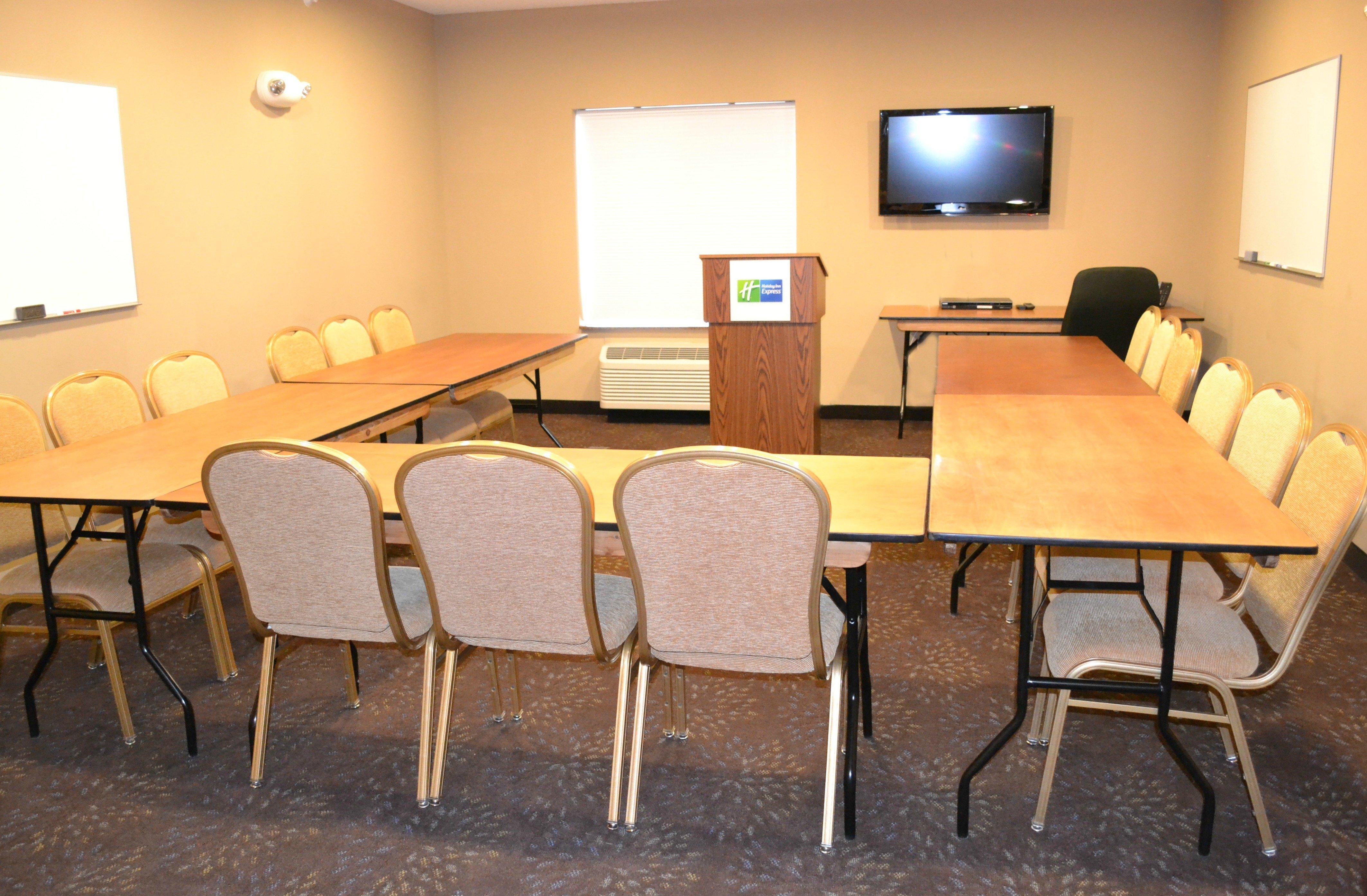Holiday Inn Express & Suites Northwood By Ihg Silver Lake Buitenkant foto