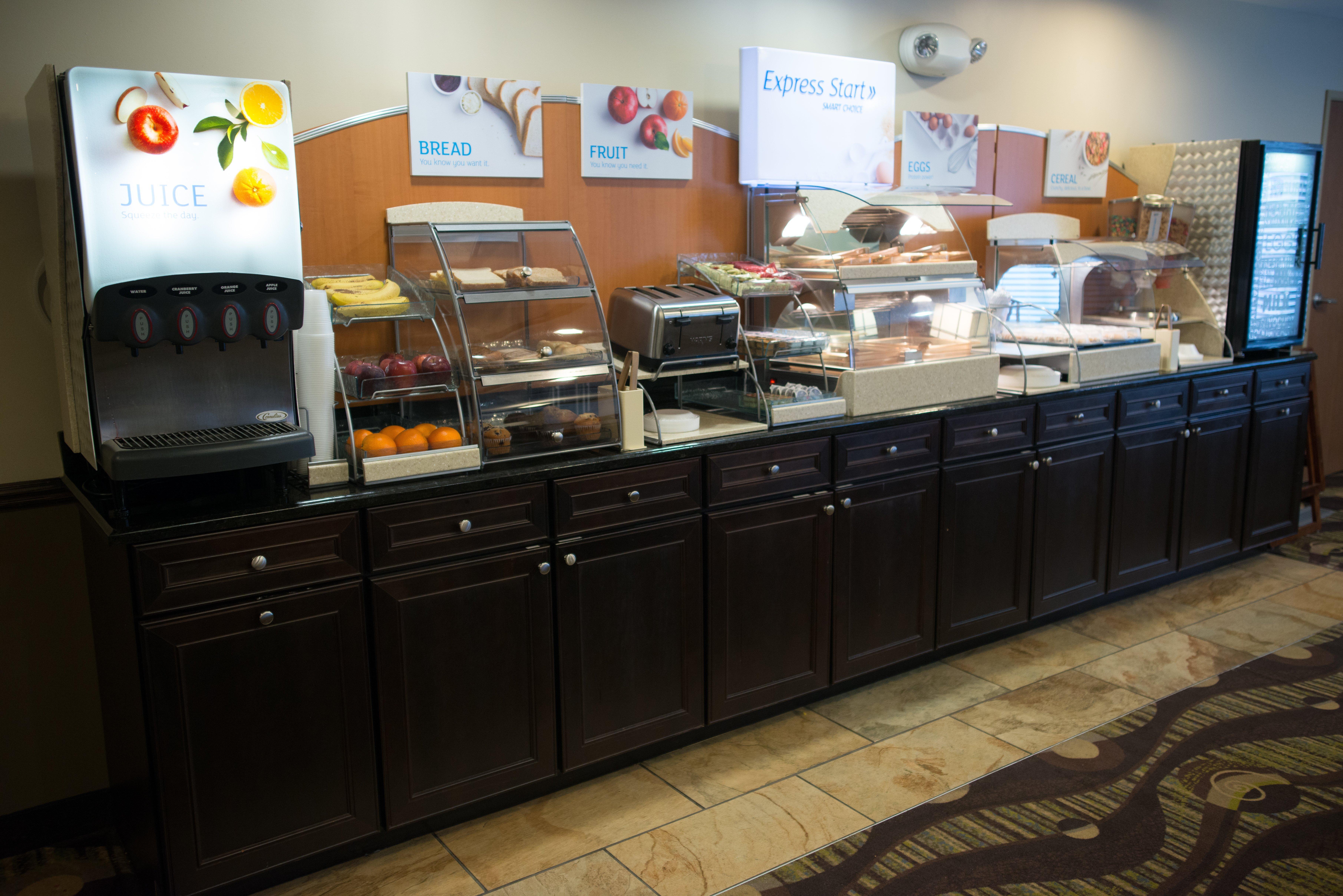 Holiday Inn Express & Suites Northwood By Ihg Silver Lake Buitenkant foto
