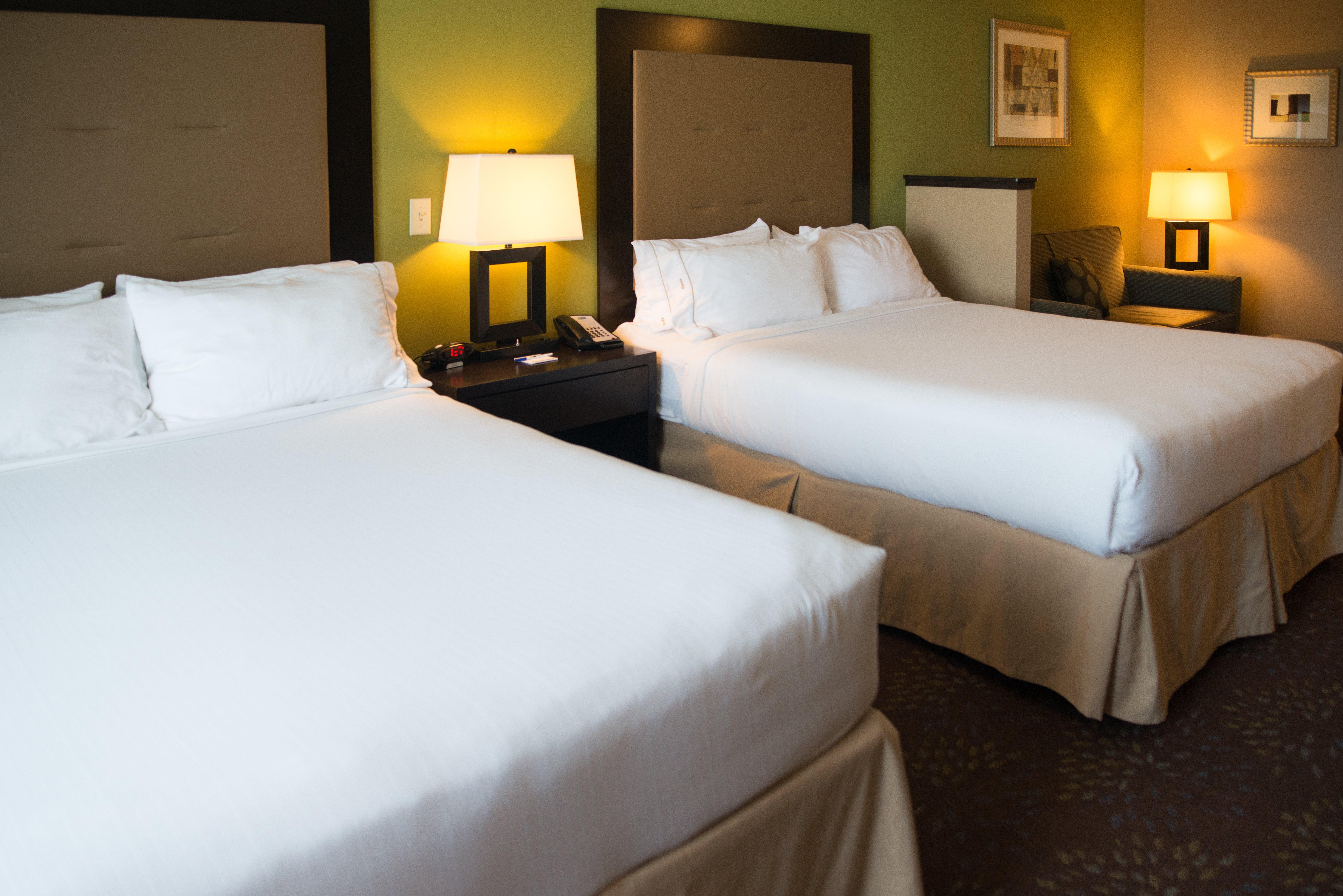 Holiday Inn Express & Suites Northwood By Ihg Silver Lake Buitenkant foto