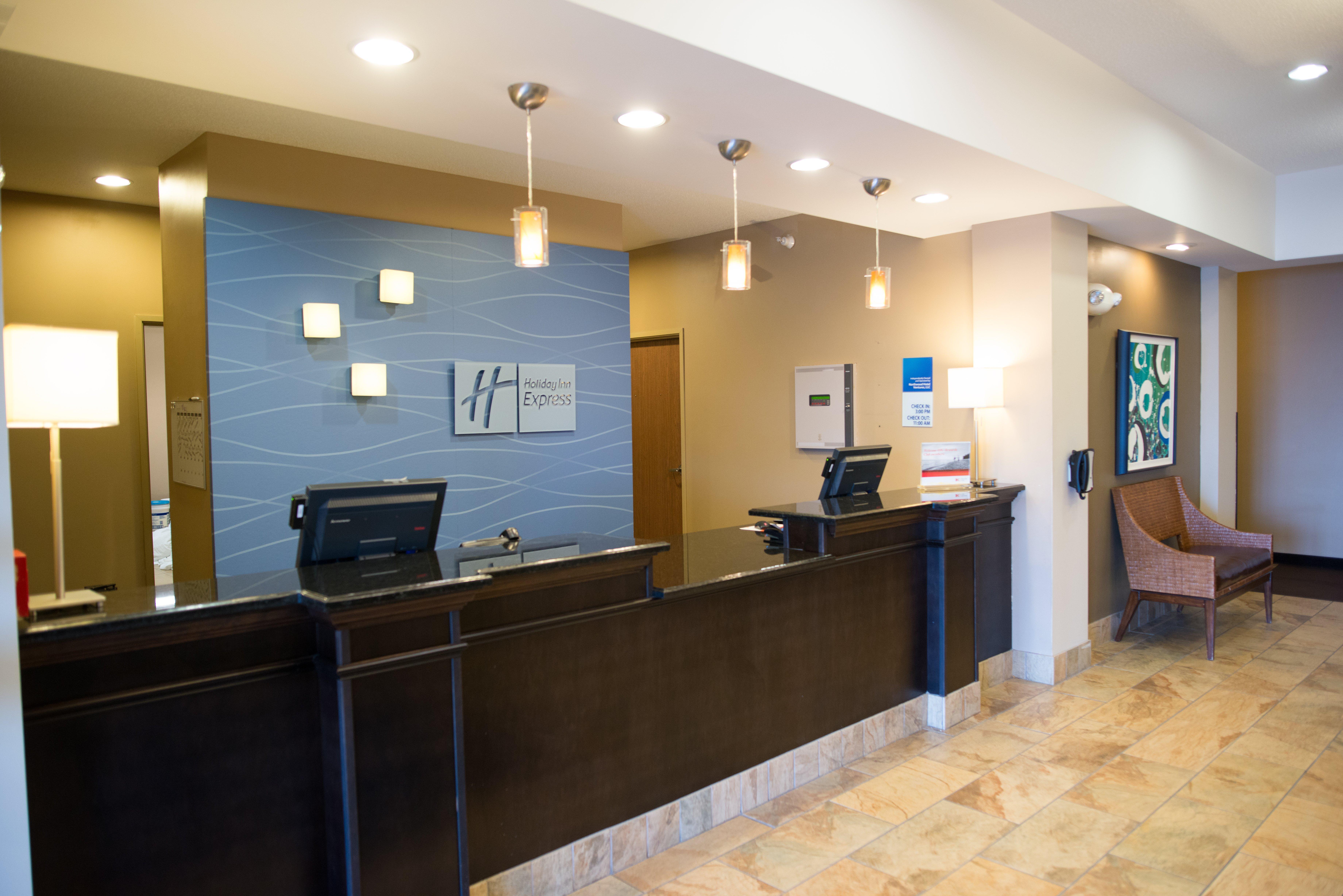Holiday Inn Express & Suites Northwood By Ihg Silver Lake Buitenkant foto