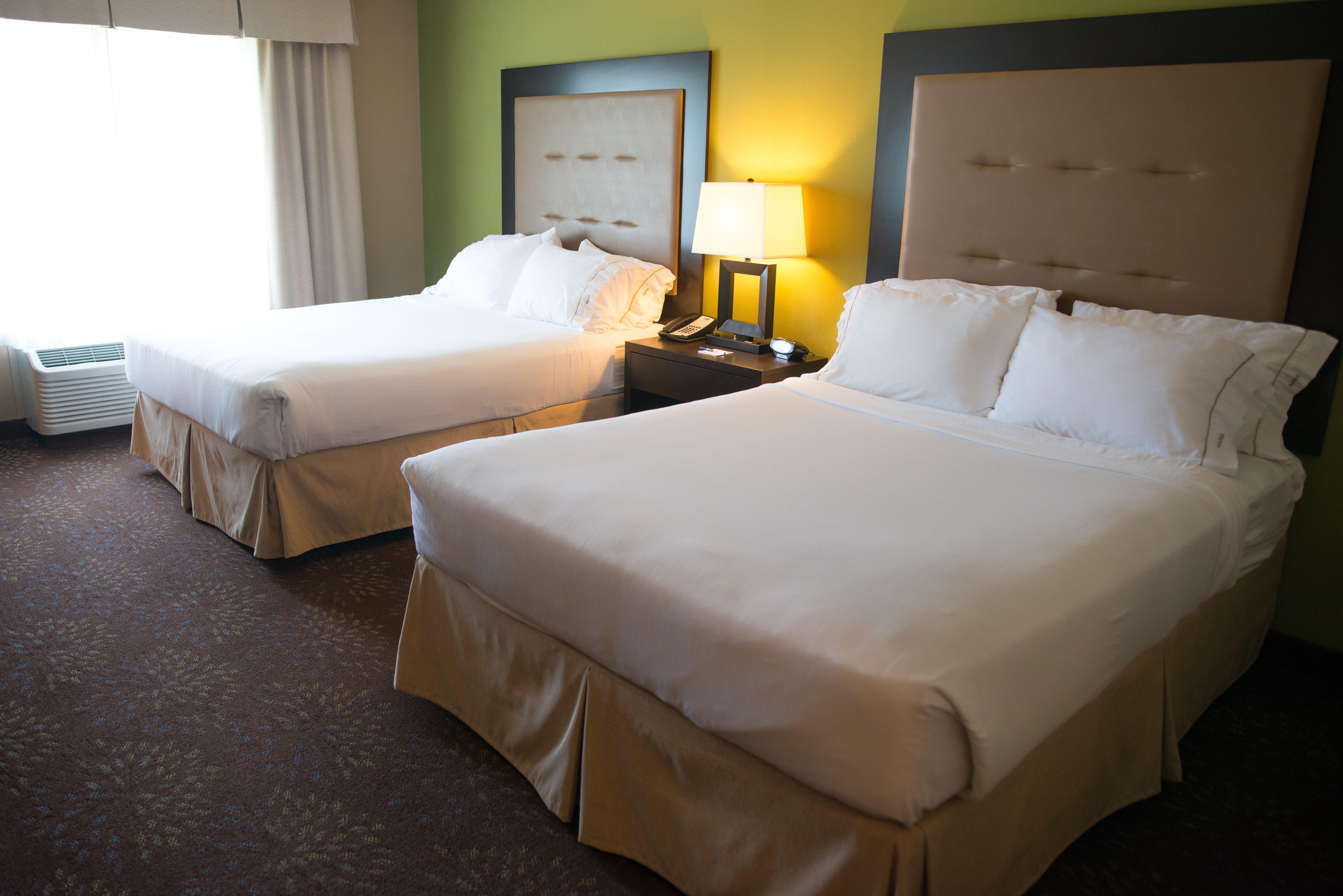 Holiday Inn Express & Suites Northwood By Ihg Silver Lake Buitenkant foto