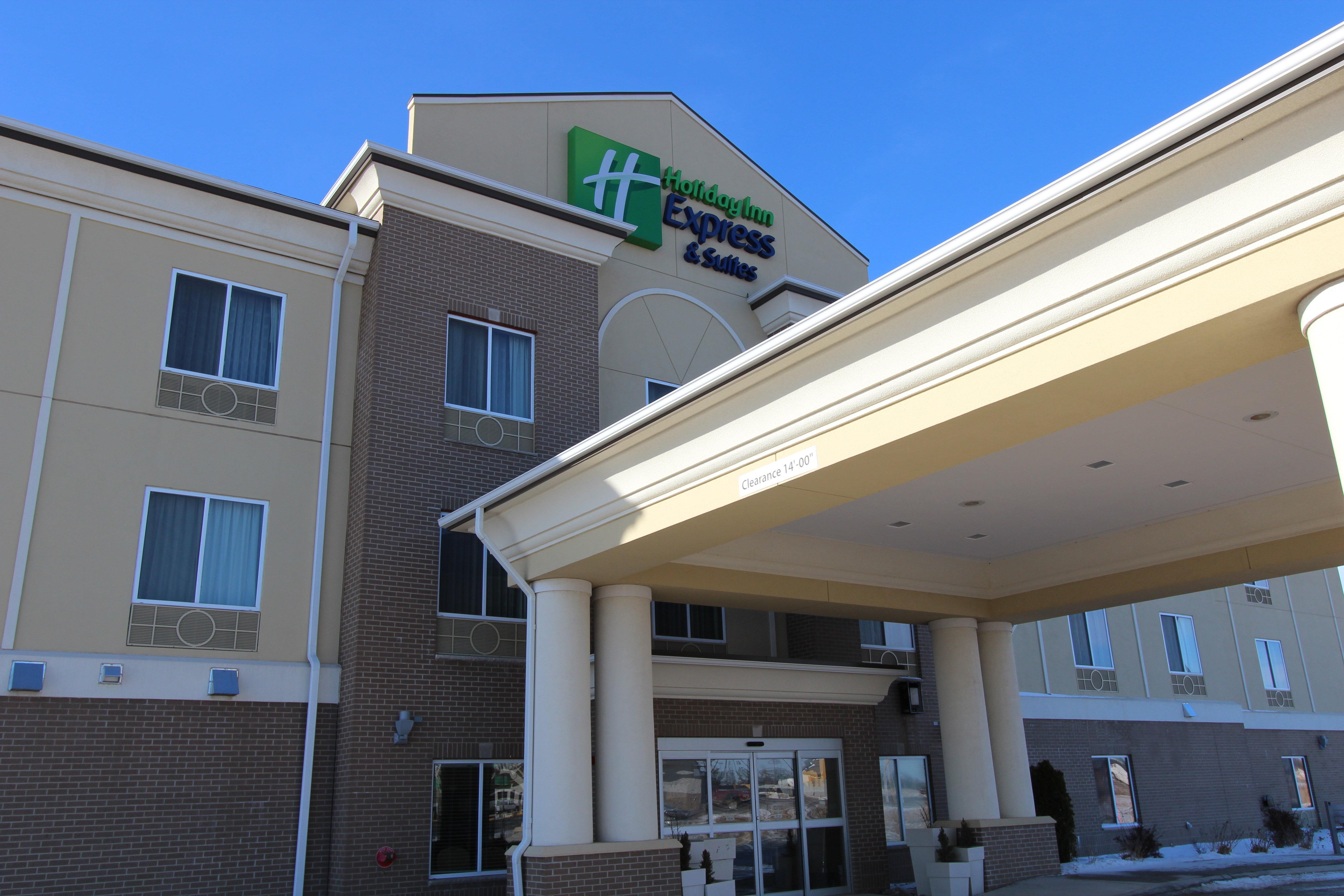 Holiday Inn Express & Suites Northwood By Ihg Silver Lake Buitenkant foto
