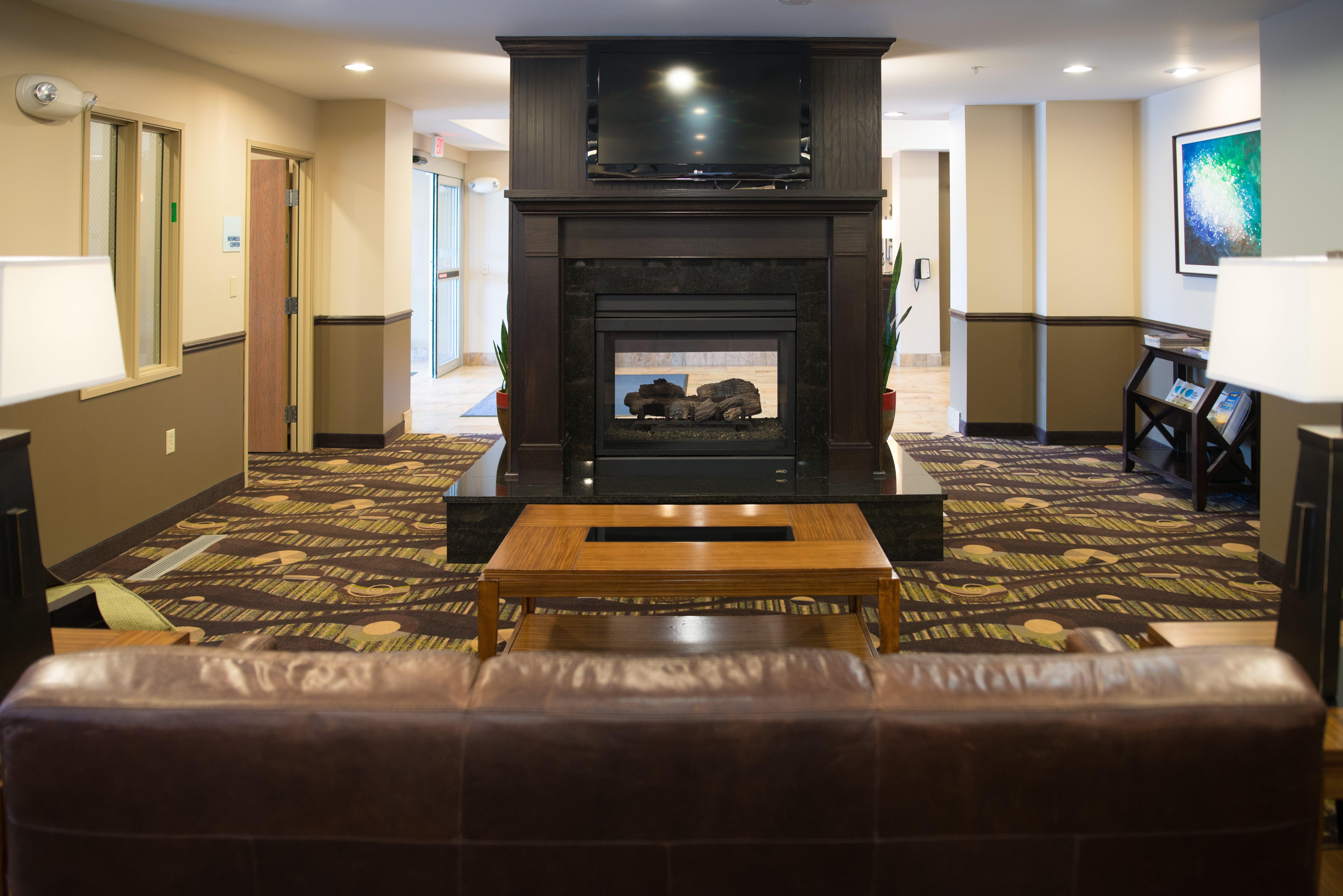 Holiday Inn Express & Suites Northwood By Ihg Silver Lake Buitenkant foto