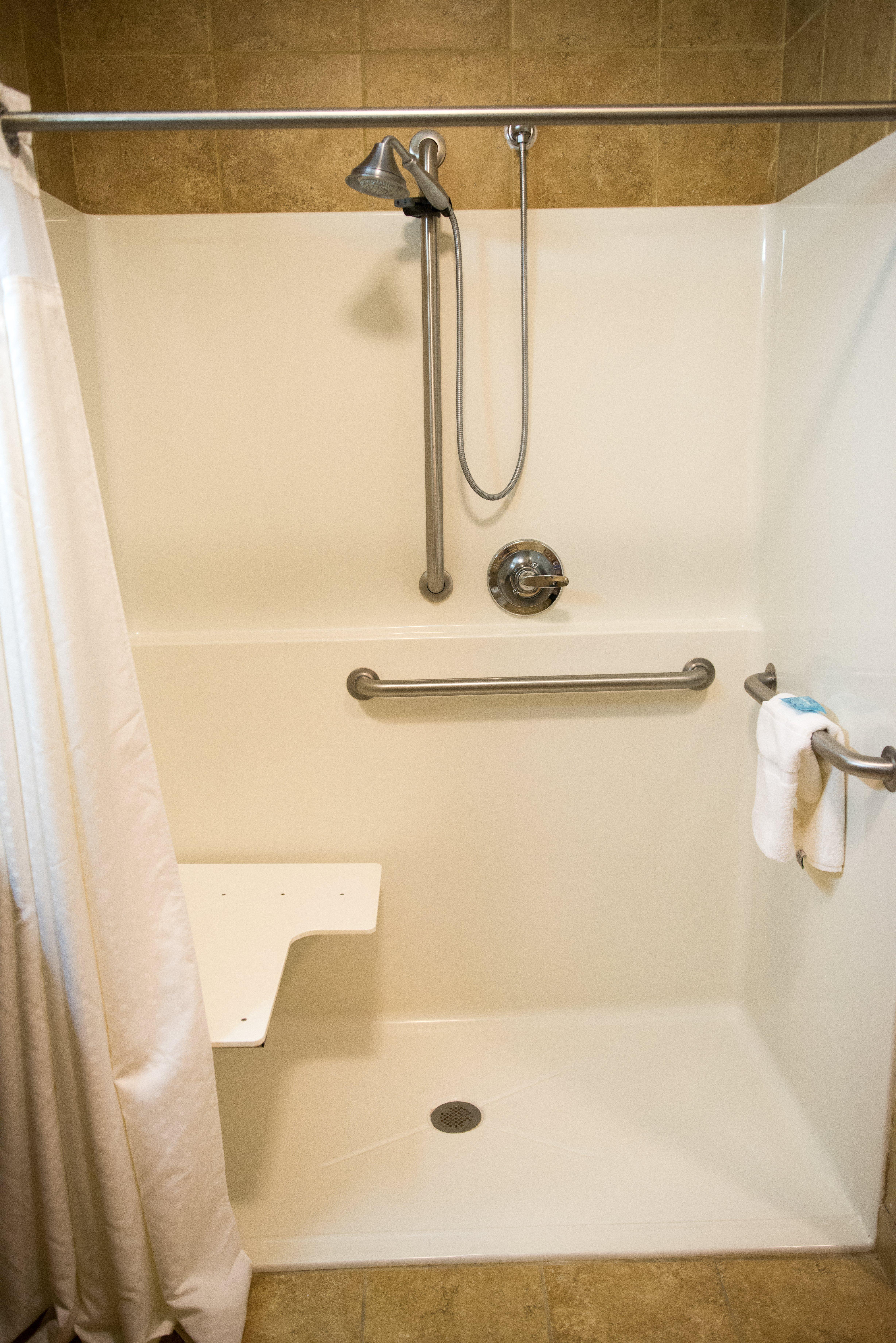Holiday Inn Express & Suites Northwood By Ihg Silver Lake Buitenkant foto