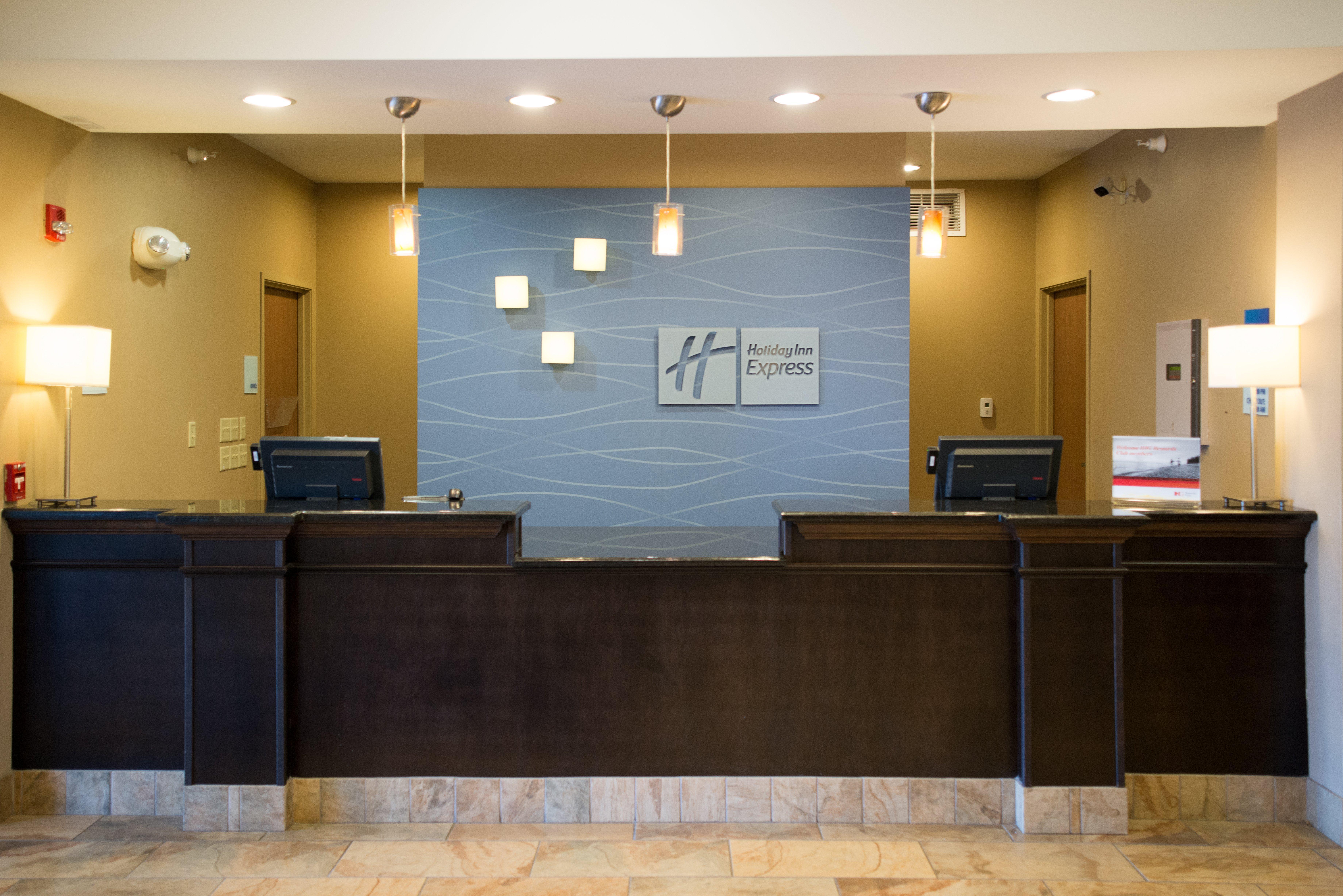 Holiday Inn Express & Suites Northwood By Ihg Silver Lake Buitenkant foto