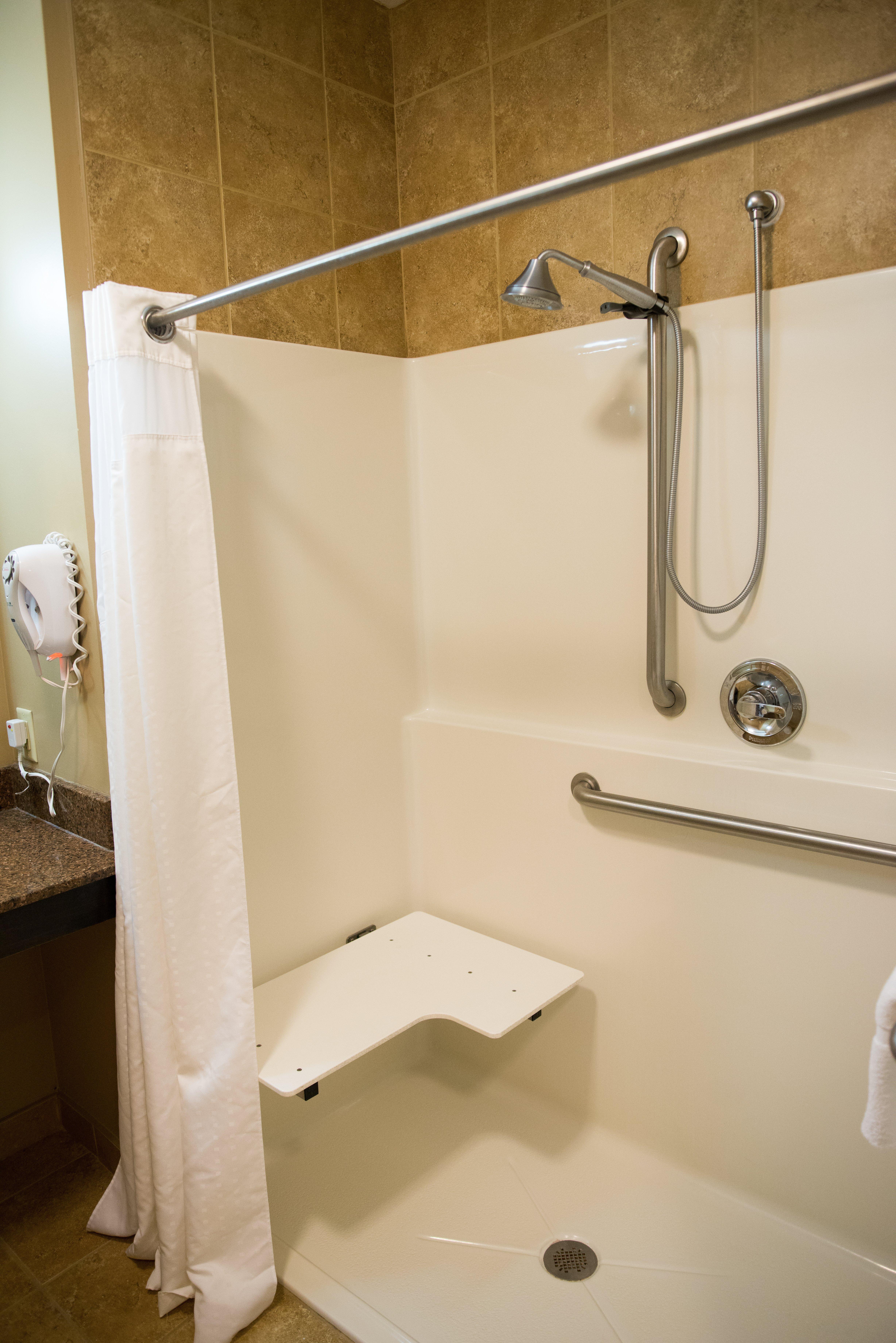Holiday Inn Express & Suites Northwood By Ihg Silver Lake Buitenkant foto