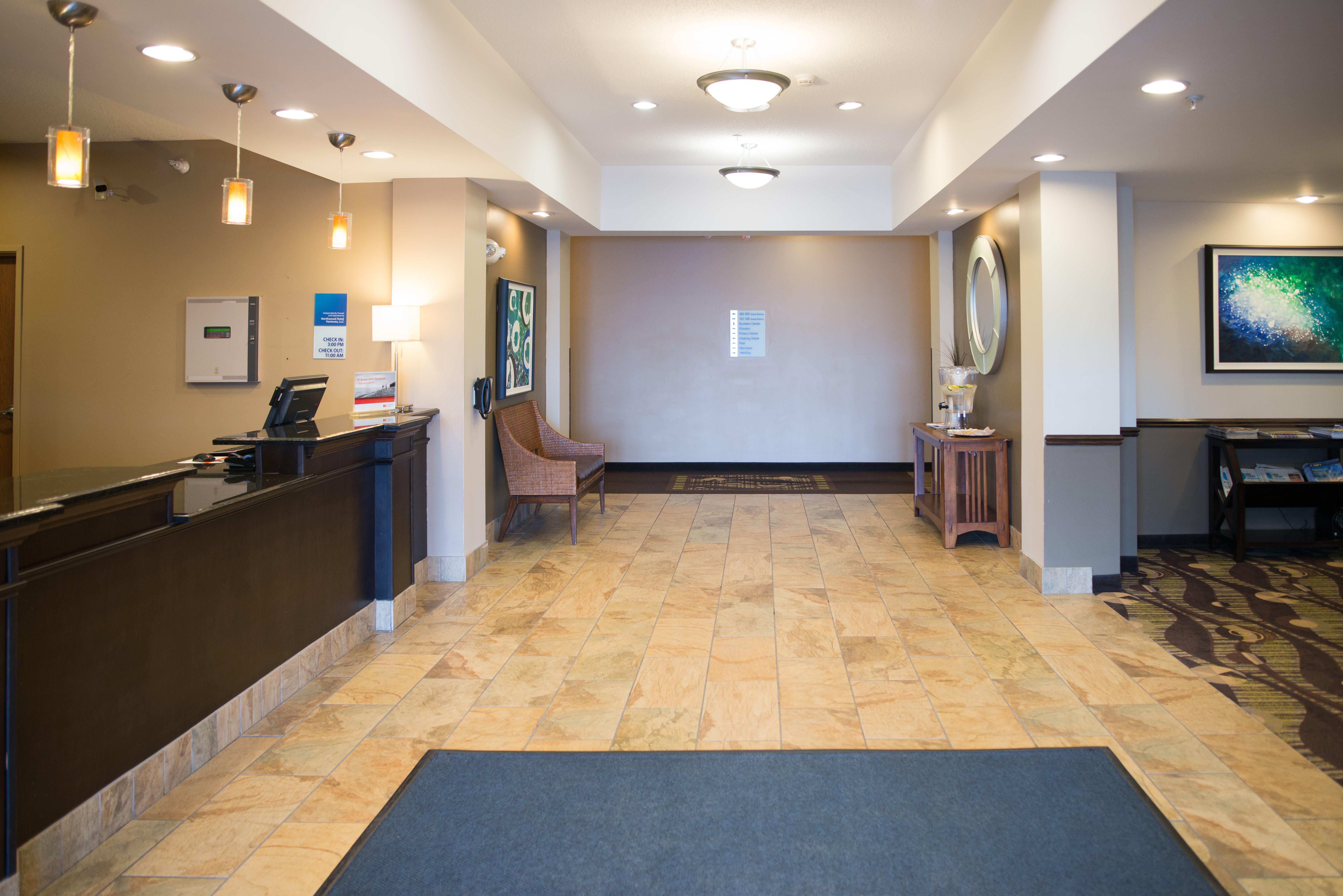 Holiday Inn Express & Suites Northwood By Ihg Silver Lake Buitenkant foto