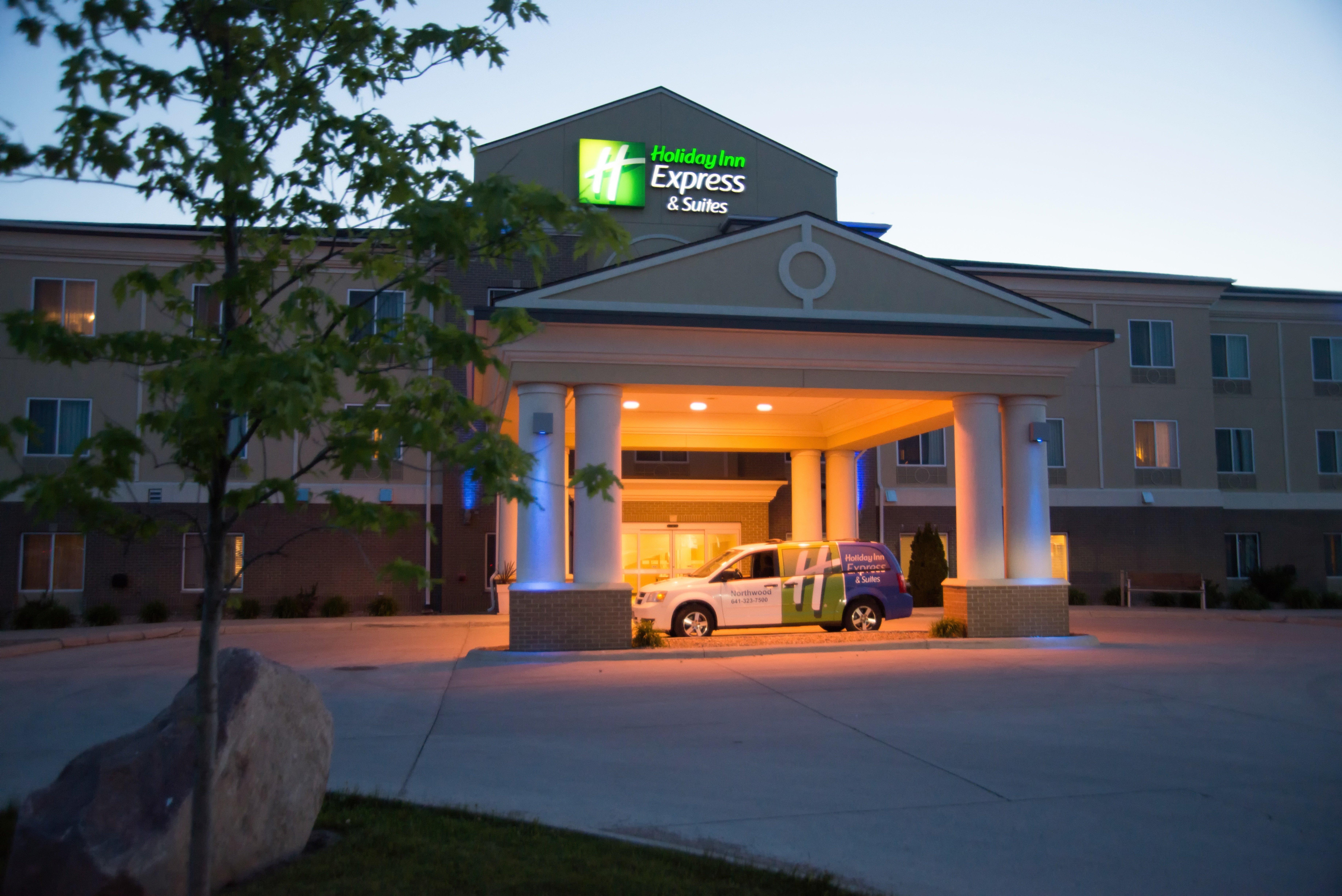 Holiday Inn Express & Suites Northwood By Ihg Silver Lake Buitenkant foto