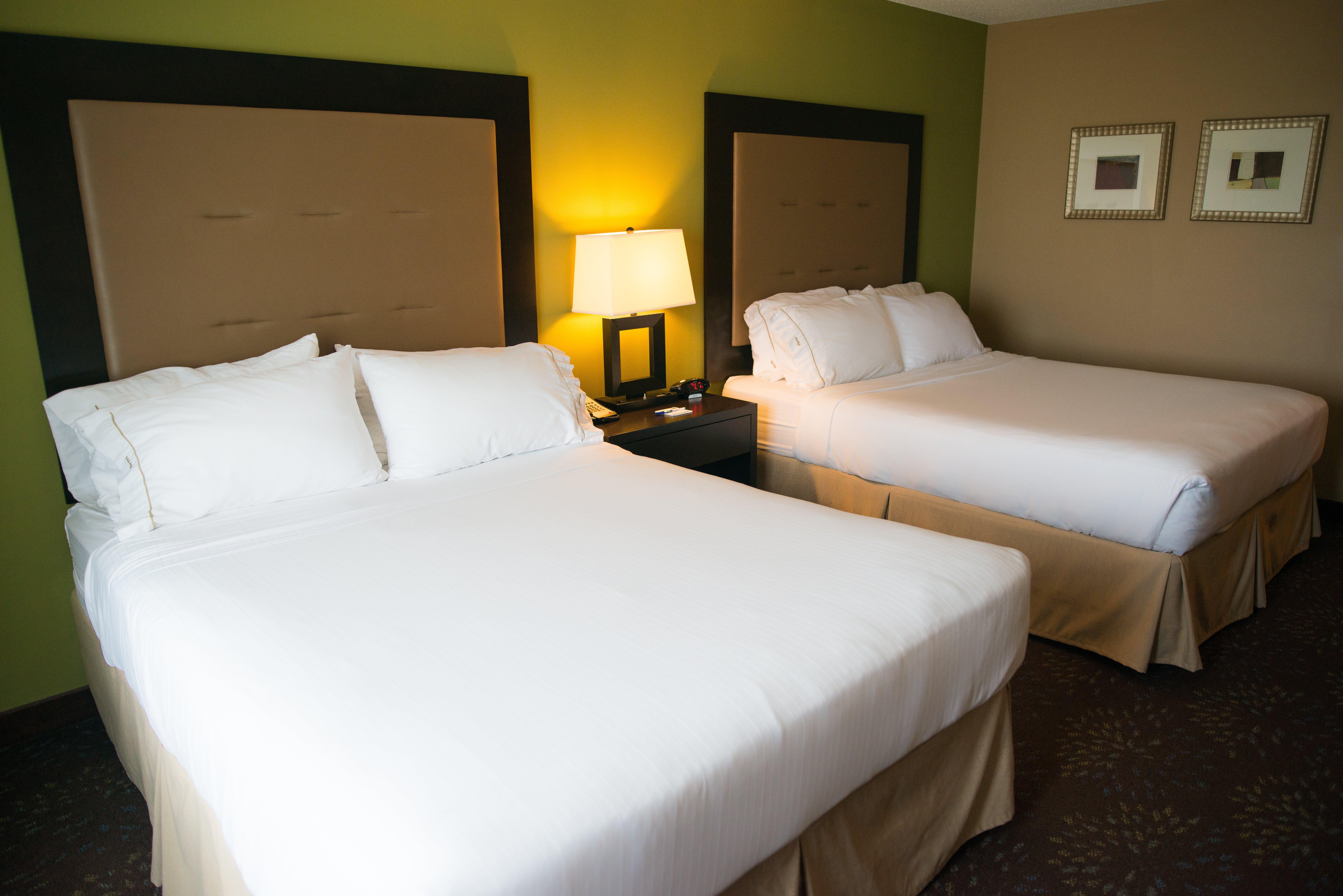 Holiday Inn Express & Suites Northwood By Ihg Silver Lake Buitenkant foto