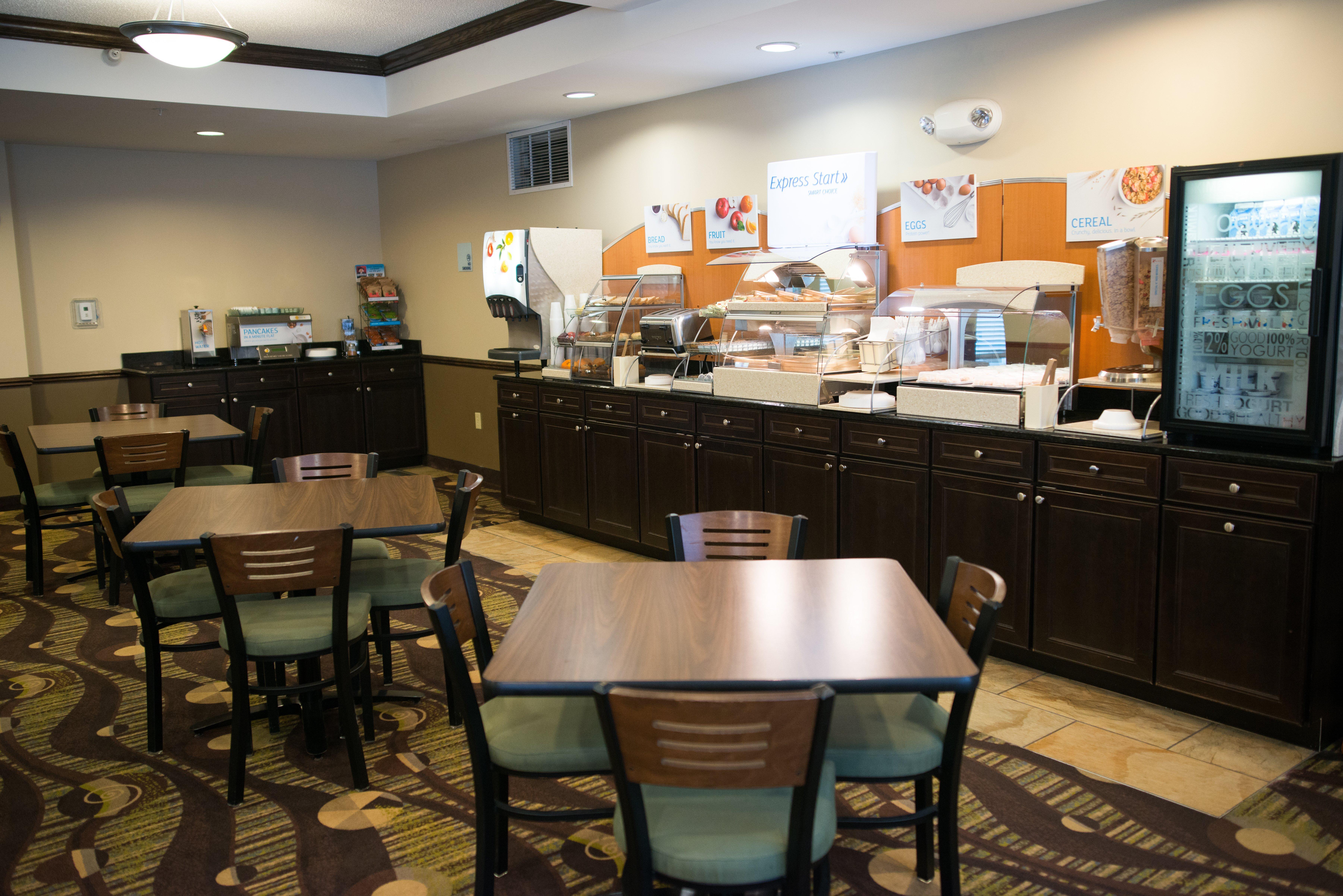 Holiday Inn Express & Suites Northwood By Ihg Silver Lake Buitenkant foto
