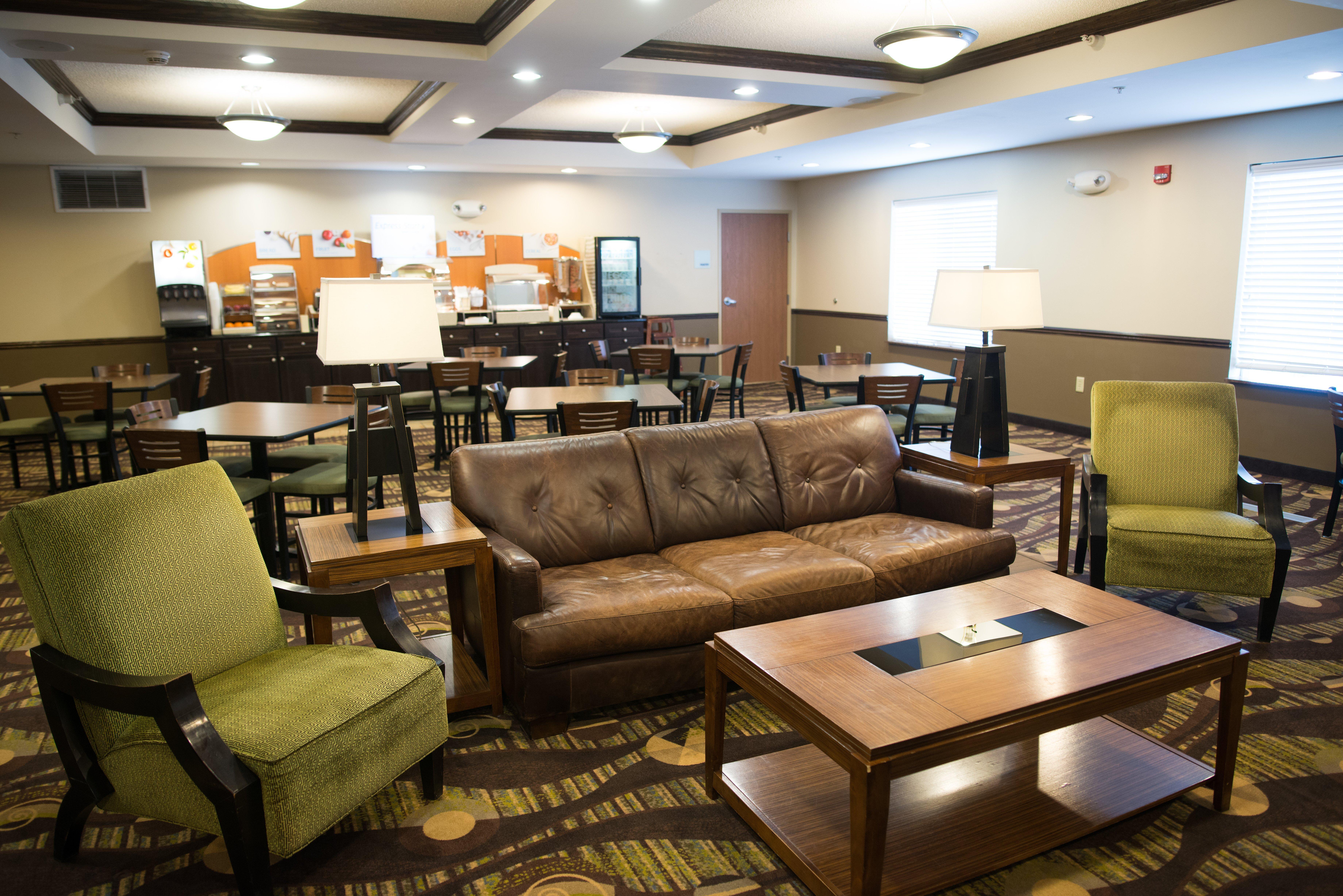 Holiday Inn Express & Suites Northwood By Ihg Silver Lake Buitenkant foto