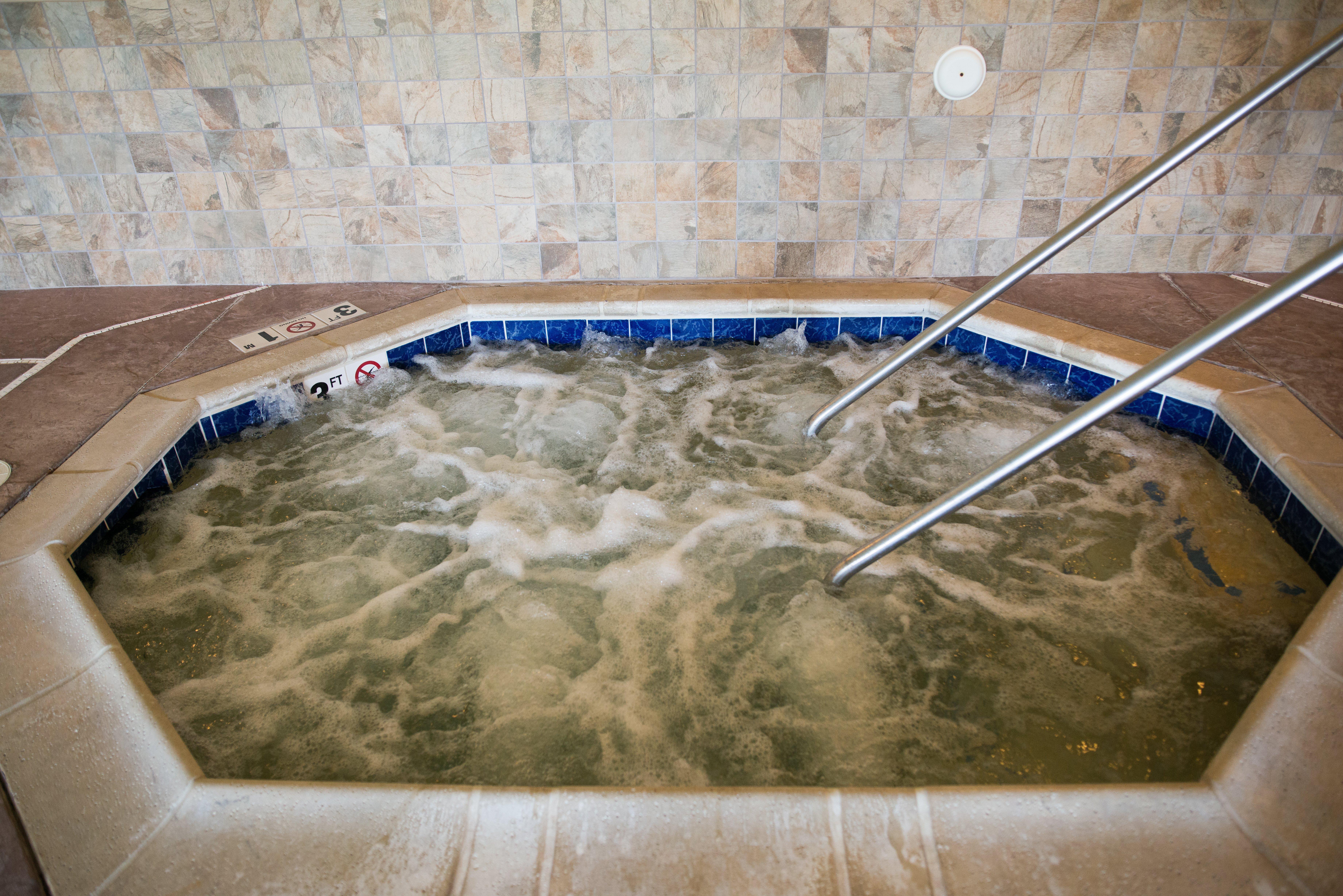 Holiday Inn Express & Suites Northwood By Ihg Silver Lake Buitenkant foto