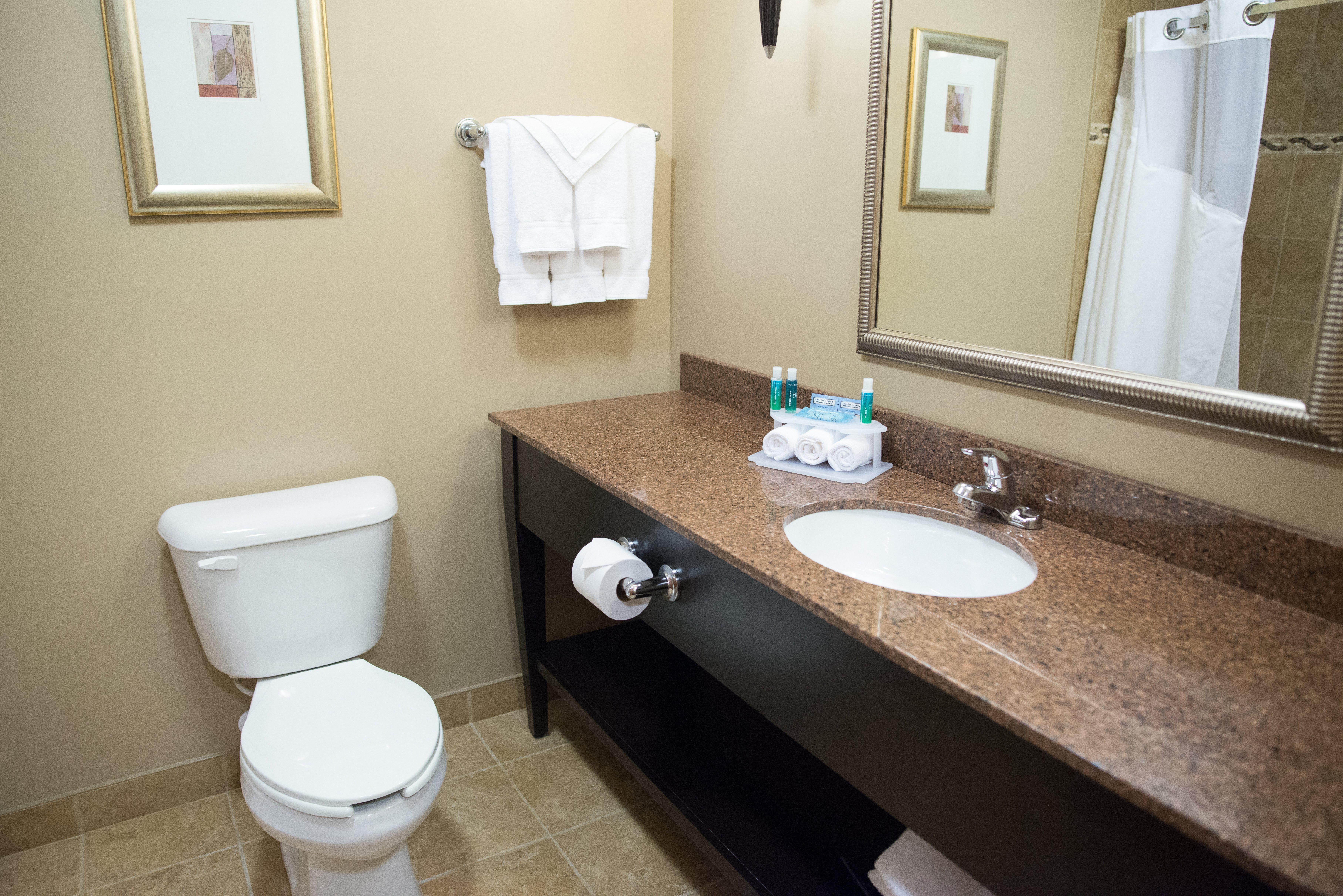 Holiday Inn Express & Suites Northwood By Ihg Silver Lake Buitenkant foto