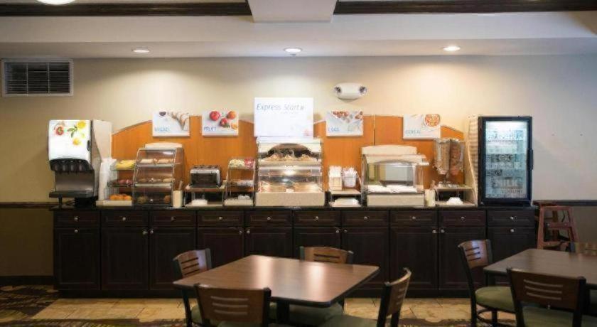 Holiday Inn Express & Suites Northwood By Ihg Silver Lake Buitenkant foto
