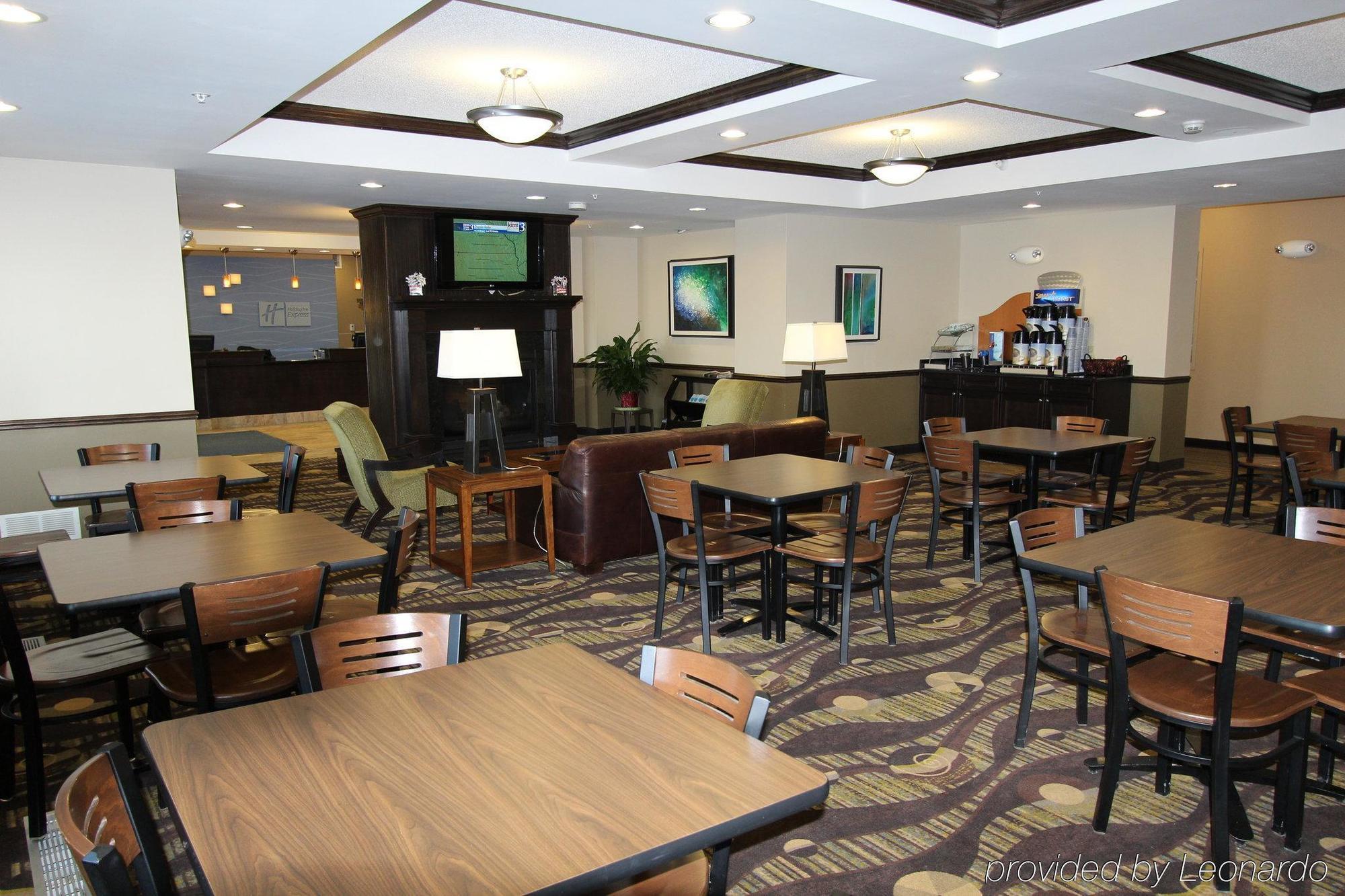 Holiday Inn Express & Suites Northwood By Ihg Silver Lake Buitenkant foto