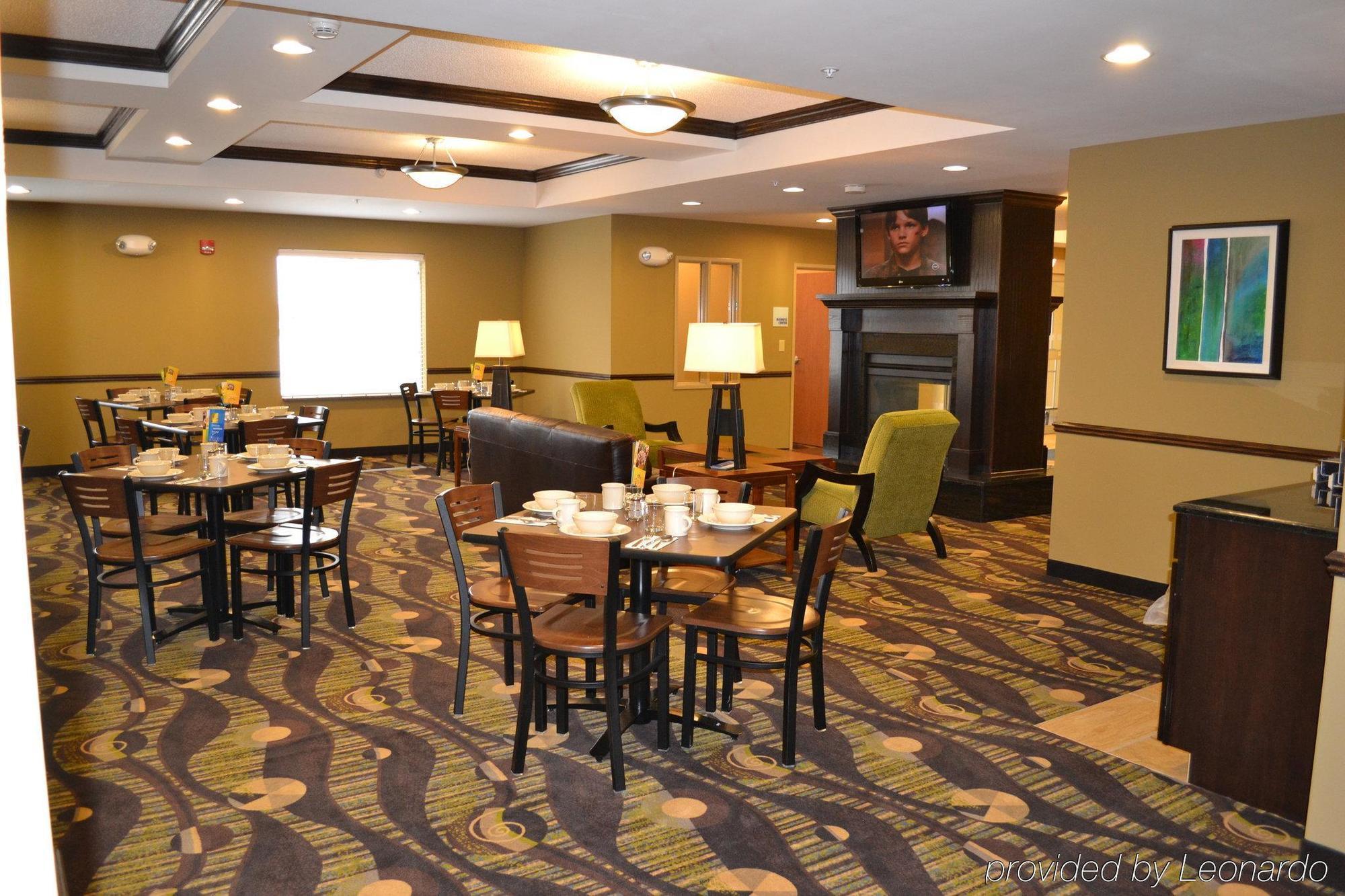 Holiday Inn Express & Suites Northwood By Ihg Silver Lake Buitenkant foto