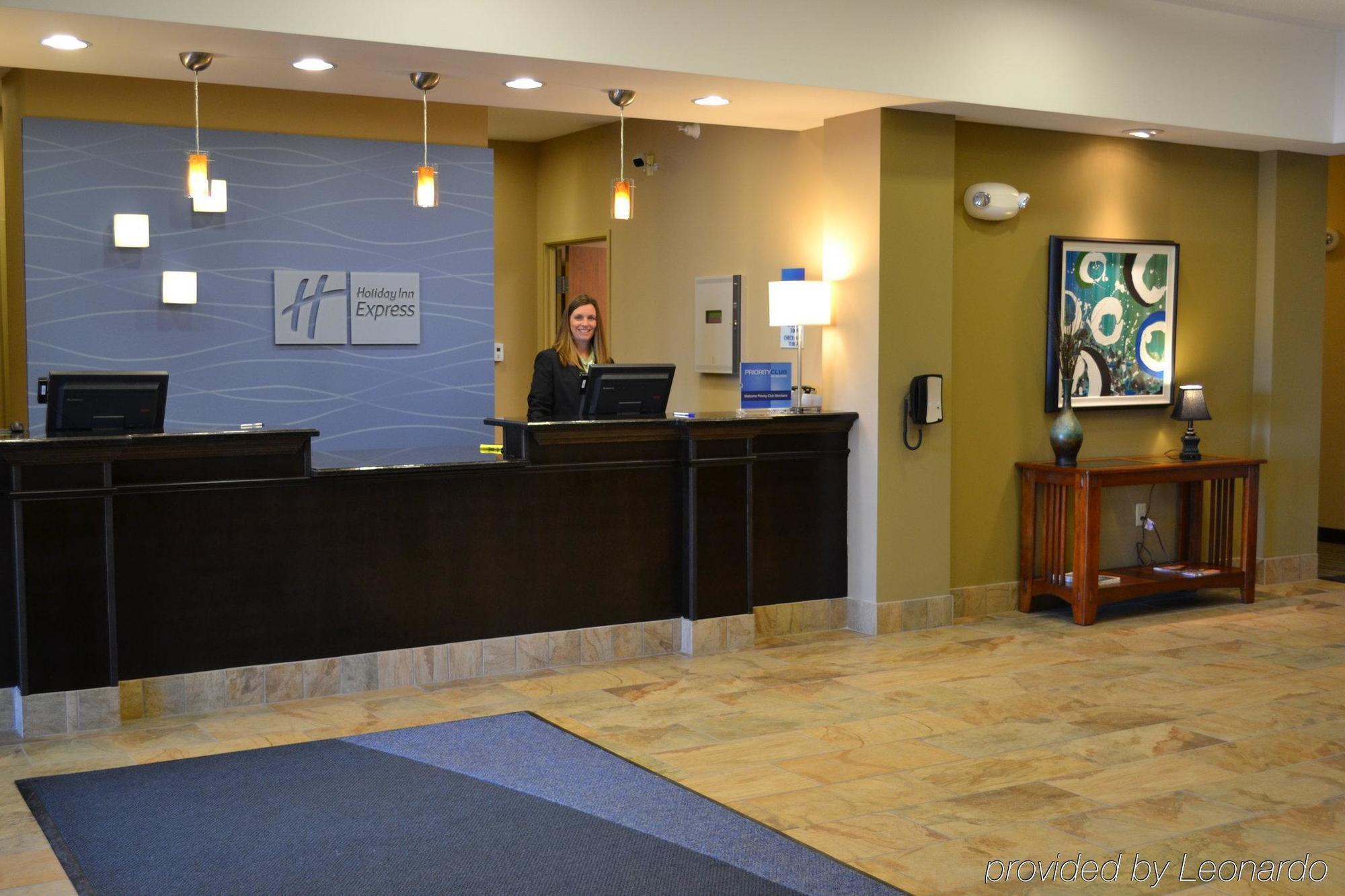 Holiday Inn Express & Suites Northwood By Ihg Silver Lake Buitenkant foto