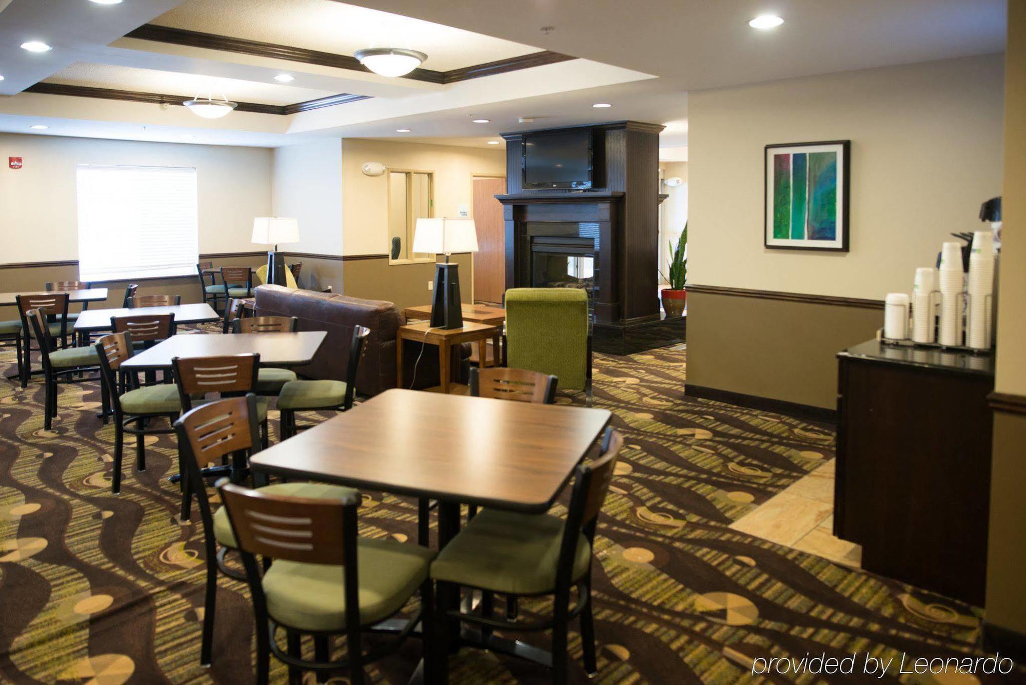 Holiday Inn Express & Suites Northwood By Ihg Silver Lake Buitenkant foto
