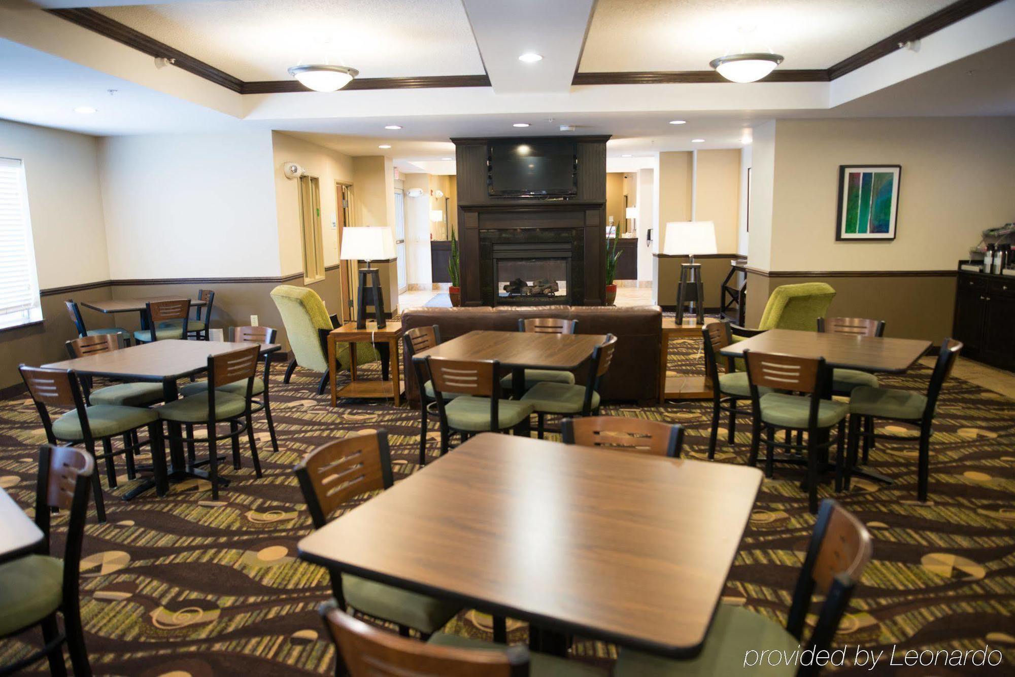 Holiday Inn Express & Suites Northwood By Ihg Silver Lake Buitenkant foto