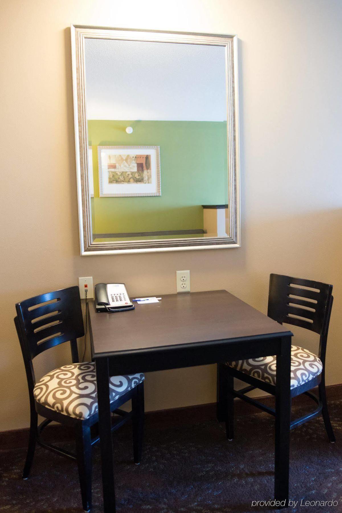 Holiday Inn Express & Suites Northwood By Ihg Silver Lake Buitenkant foto
